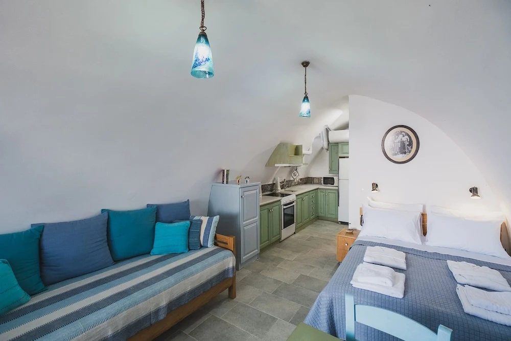 Karavos View - An artists hideaway Paradise