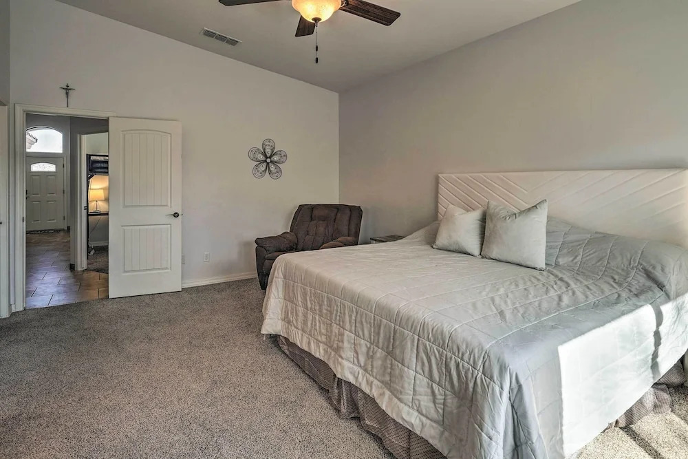 5 Mi to Lake Havasu: Chic Home w/ Fire Pit