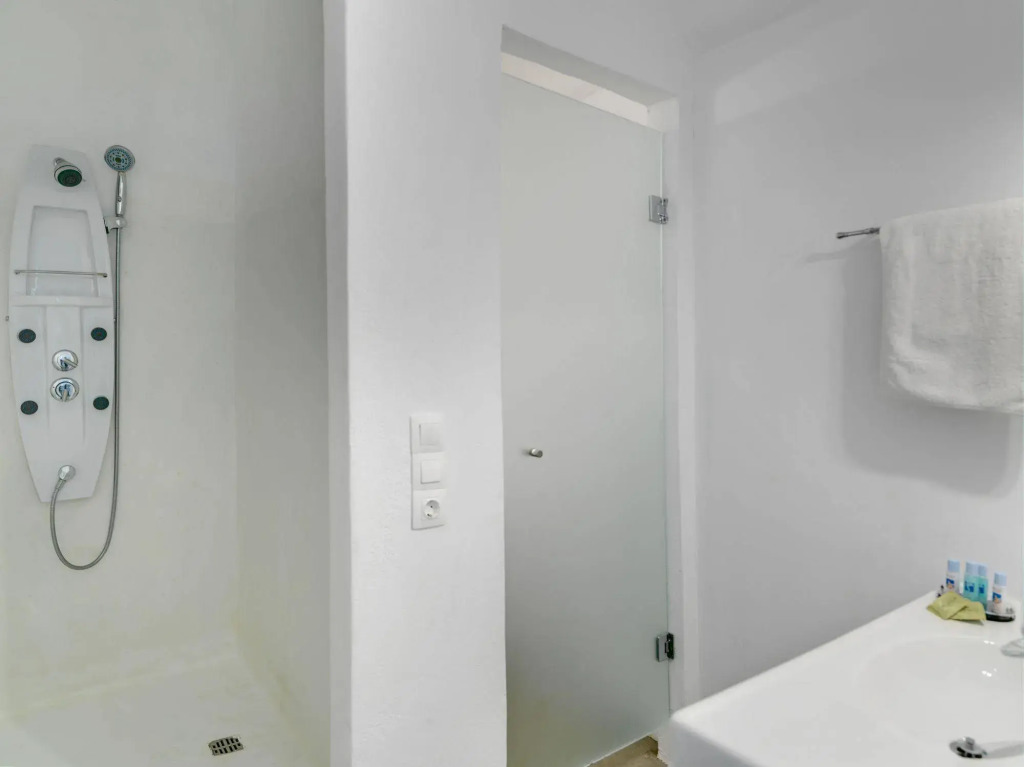 Aloni Hotel & Suites