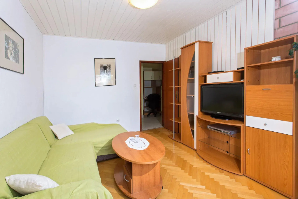 Apartment Rozari - family friendly & sea view: A1-Ivana  Brela, Riviera Makarska