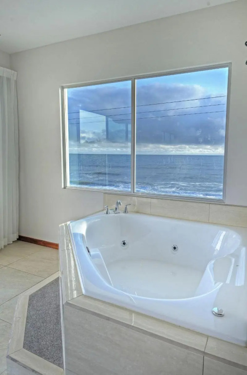 Beachfront Hotel Tramonto
