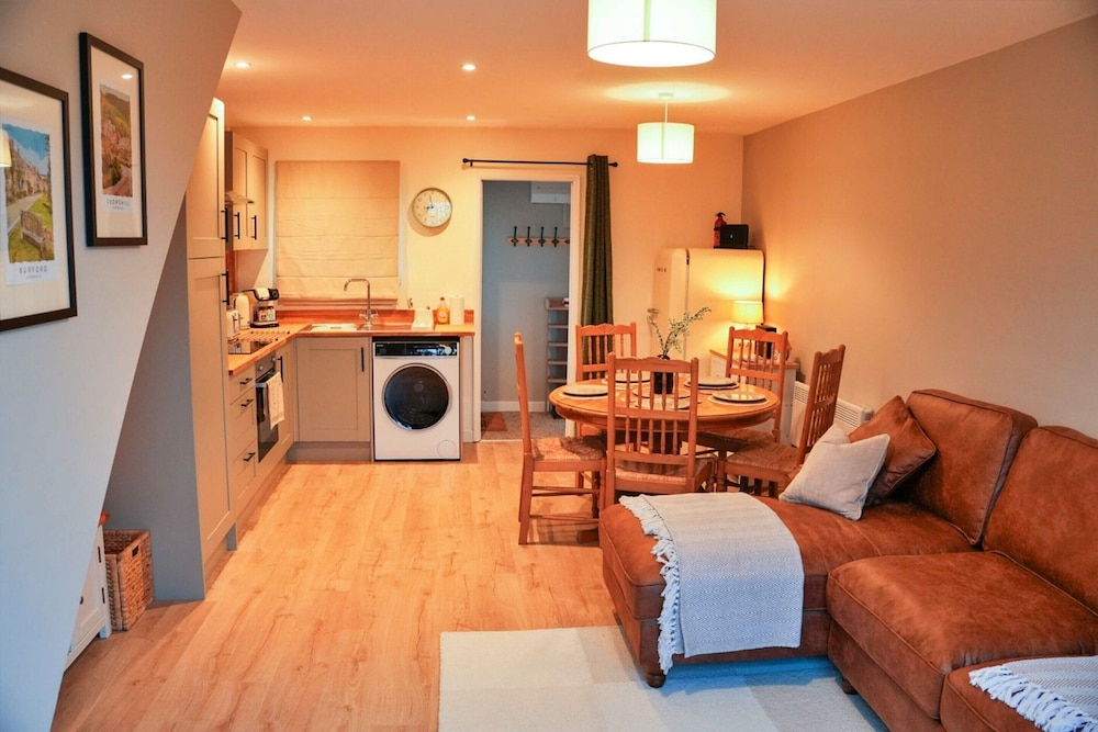 Pet-friendly Countryside Holiday Home, No Deposit