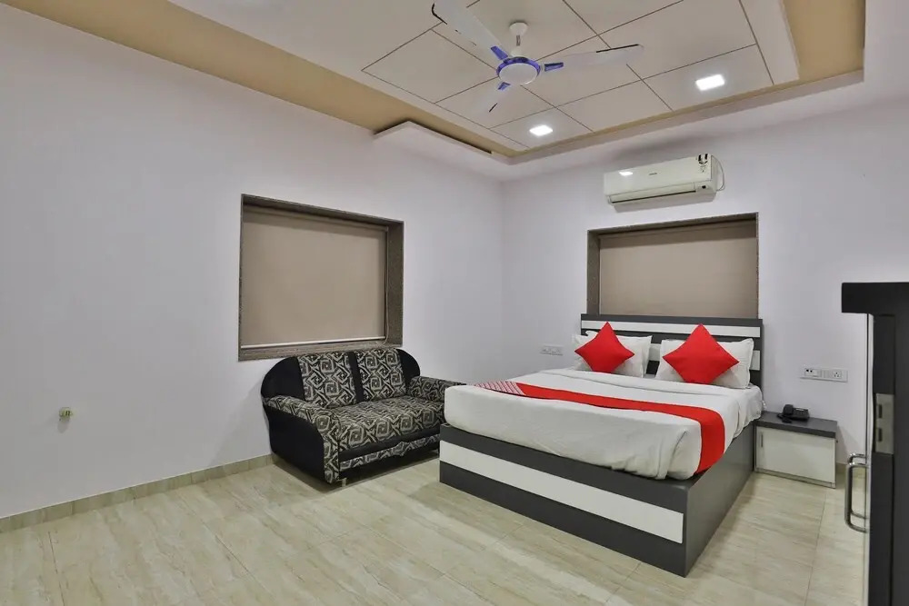 OYO 29155 Village Hotel