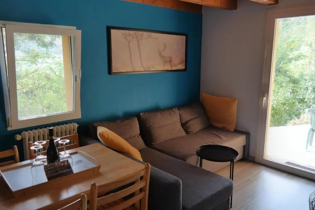2 Bed Flat - Pets - Pool - Garden - Parking