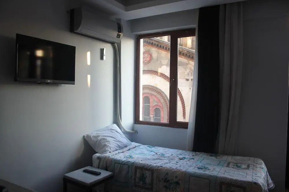 Alf Hotel