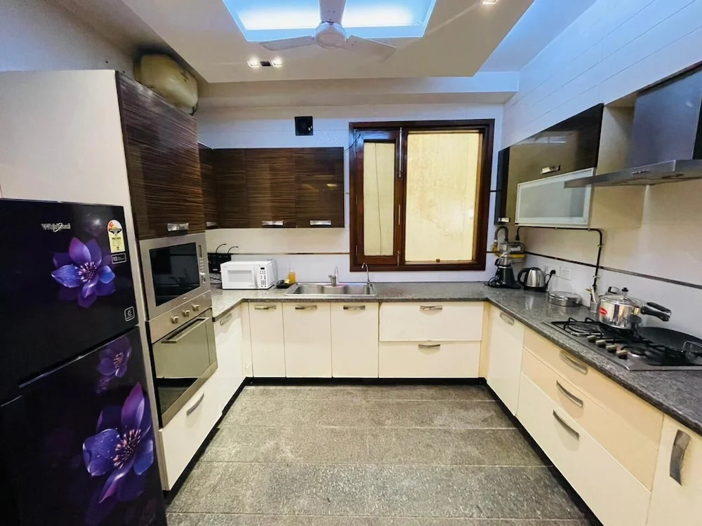 Fortune Home Service Apartment 4Bhk D163