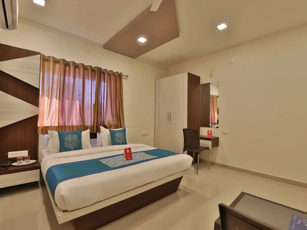 OYO 11750 Hotel Starz