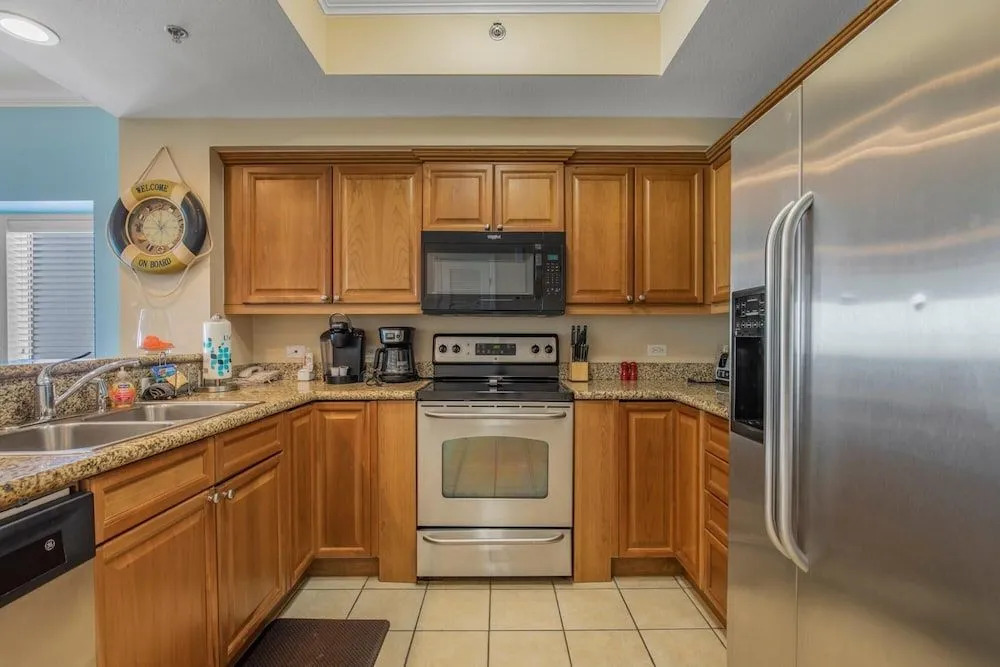 Splendid Condo on Sands of Gulf Shores With Pools