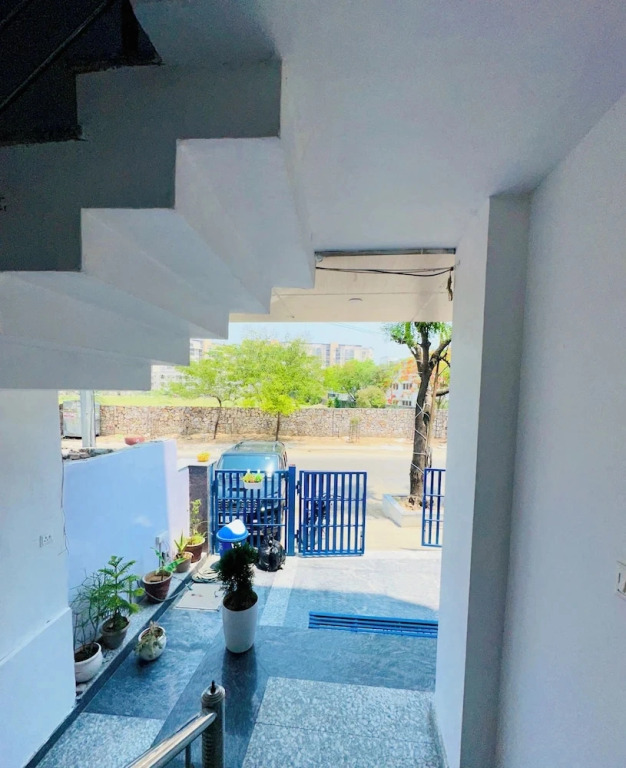 Hotel Radha Ratan Inn