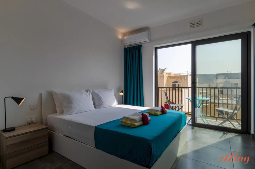 2 Bed Apartment w Distant Sea and Country Views