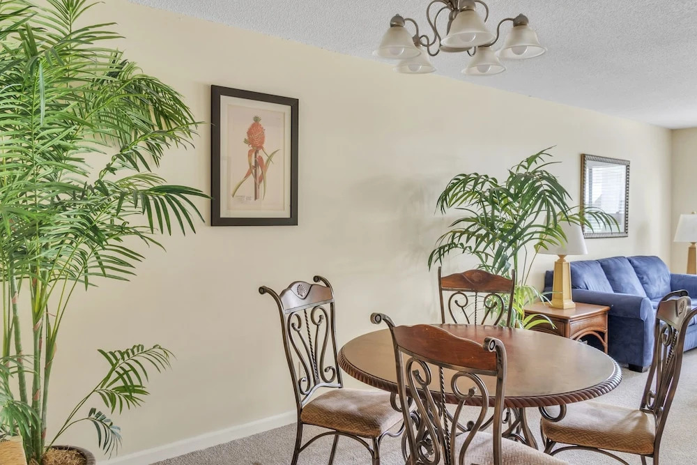 Serene 2br Retreat At Springwood Villas, Hh Island 2 Bedroom Townhouse by Redawning