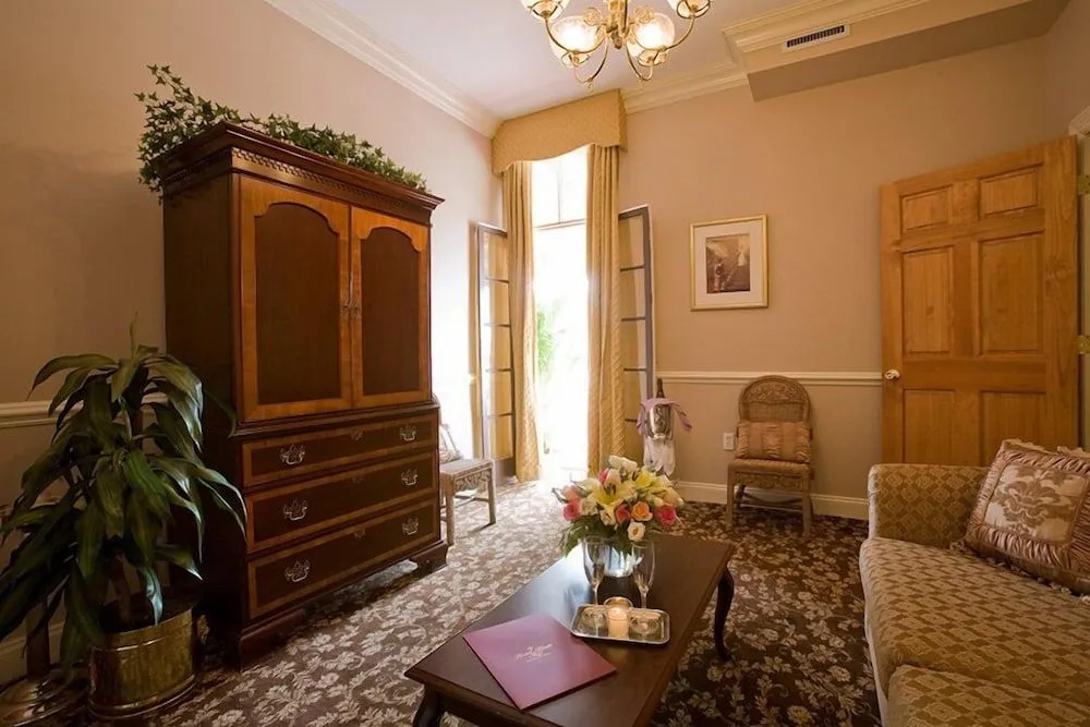 Hotel Alcott