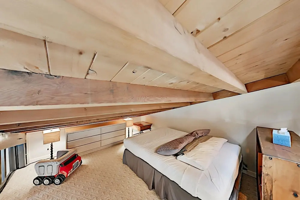 Top-floor Treehouse W/ Pool & Hot Tubs 2 Bedroom Condo