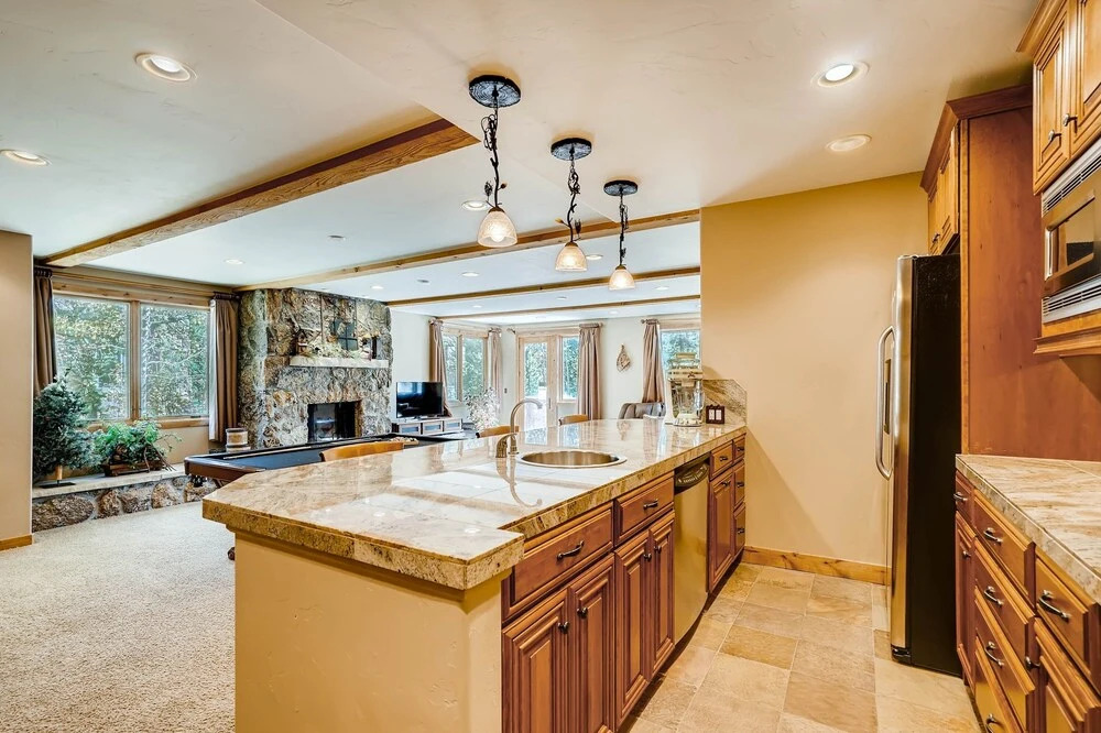 Private Hot Tub & Walking Distance To Gondola-4br Sleeps 14 4 Bedroom Home