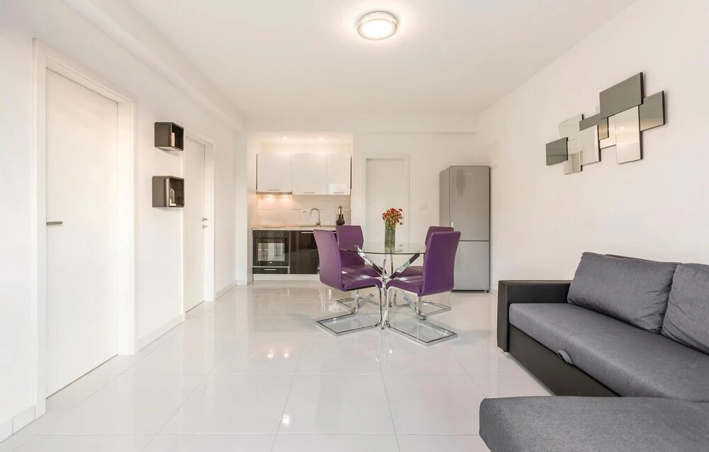 Nice Home in Podstrana With Wifi and 2 Bedrooms