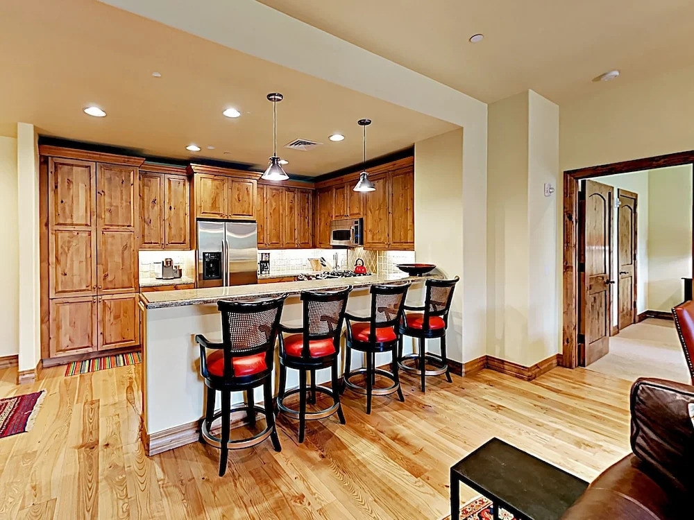 New Listing! The Valley: Luxe Ski-in/ski-out 3 Bedroom Condo