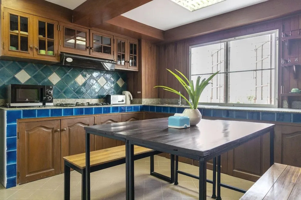 OYO 736 Green Poshtel