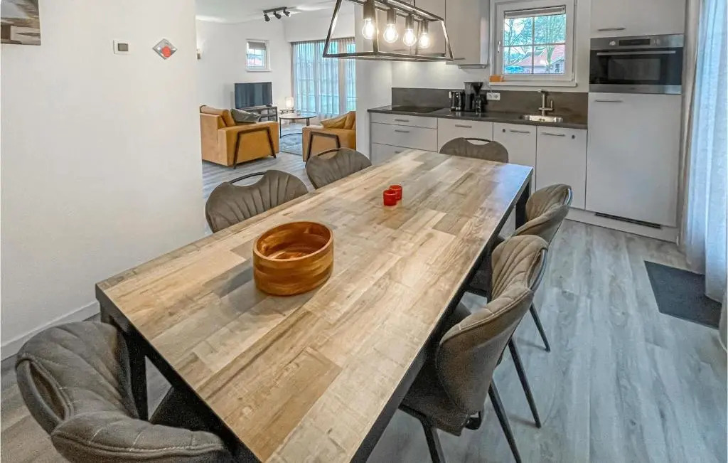 Three-Bedroom Holiday Home In Hoge Hexel
