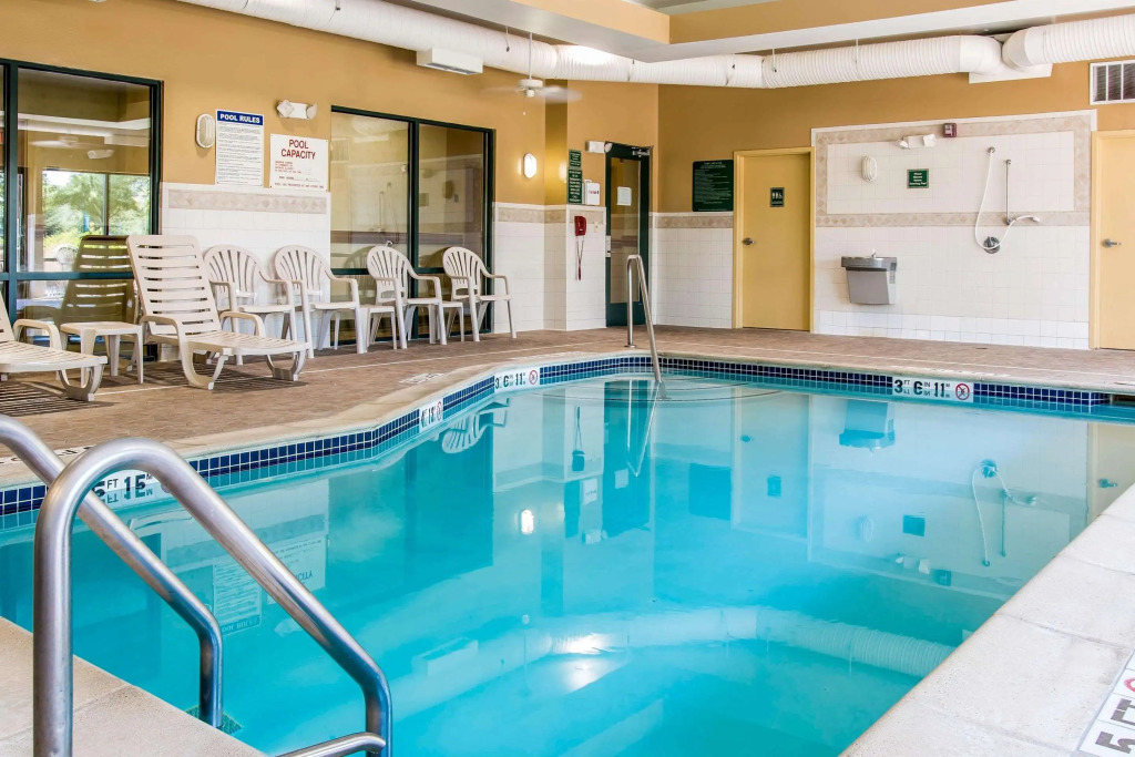 Comfort Suites Canton - Detroit