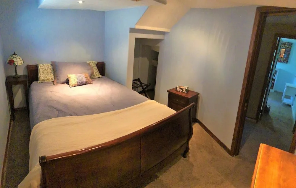 Tudor in the Downtown Historic District 6Br Home