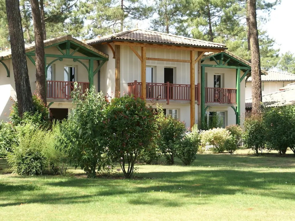 Semi-Detached Holiday Home in Green Surroundings