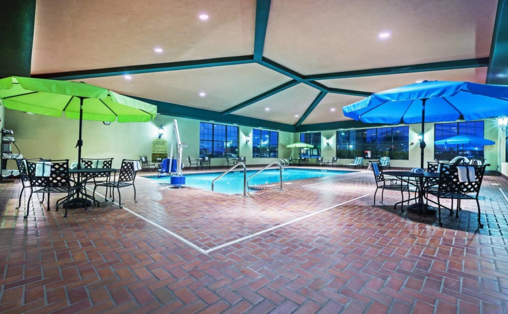 Holiday Inn Express & Suites Tulsa S Broken Arrow Hwy 51 by IHG