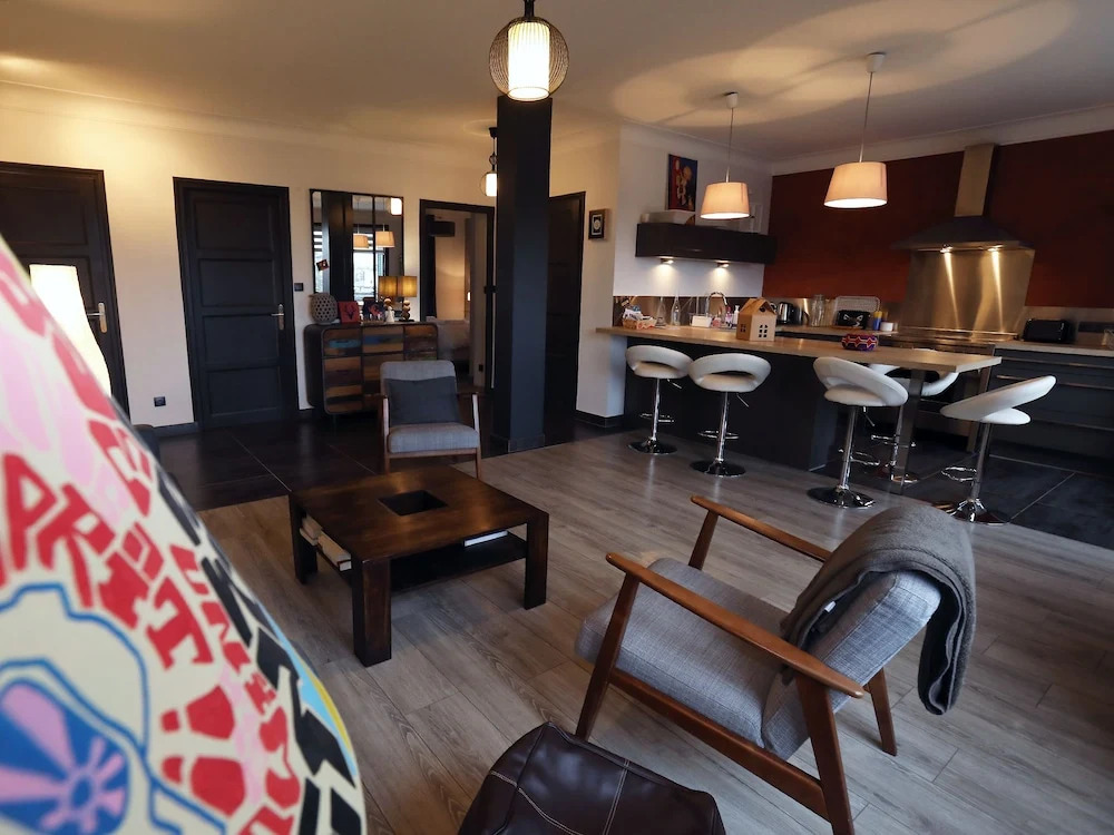 Central, spacious and comfortable 2 bedroom
