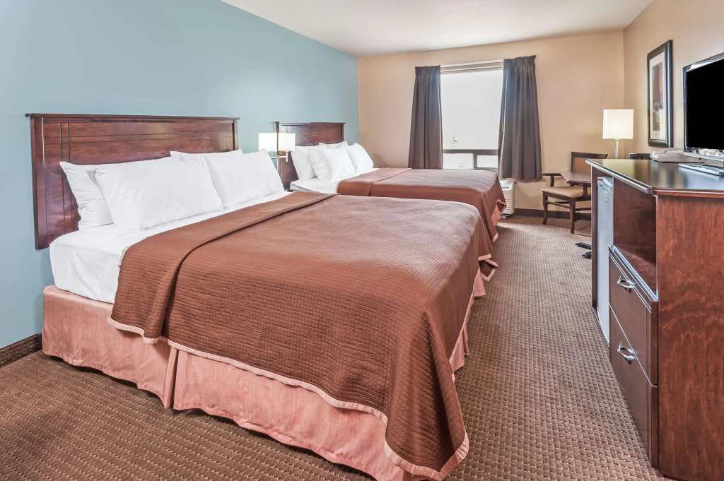 Super 8 by Wyndham Edmonton South