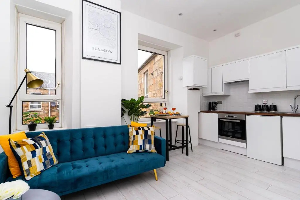 ULTRA LAVISH APARTMENT SLEEPS 4 GUEST COMFY, NETFLIX, 1 x Double Bed , 2 x Single Beds