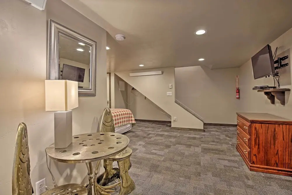 Charming Home - 1 Mi to Yellowstone National Park!