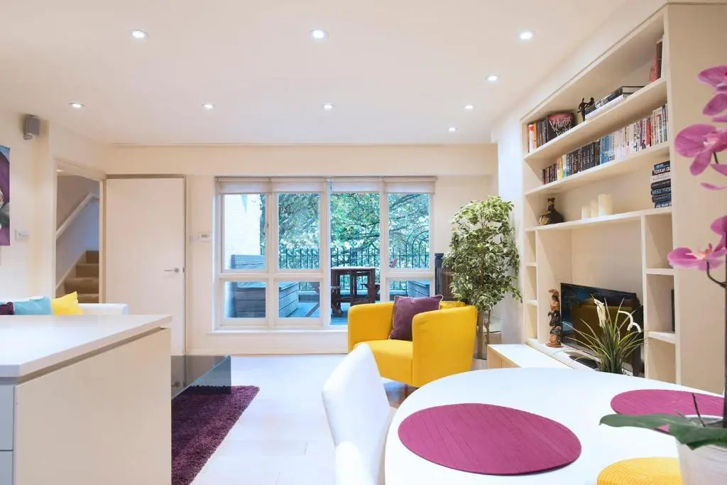 Notting Hill 2-Bedroom Maisonette with Terrace Close to Portobello rd