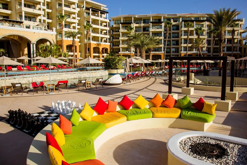 Spacious One Bedroom Suites With Kitchen, Bay Views & Access to Outdoor Pools