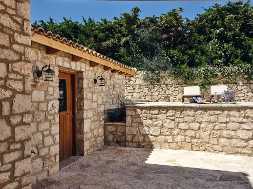 Arbarosa Villa - A stylish villa with Private Pool & Sea Views, by ZanteWize