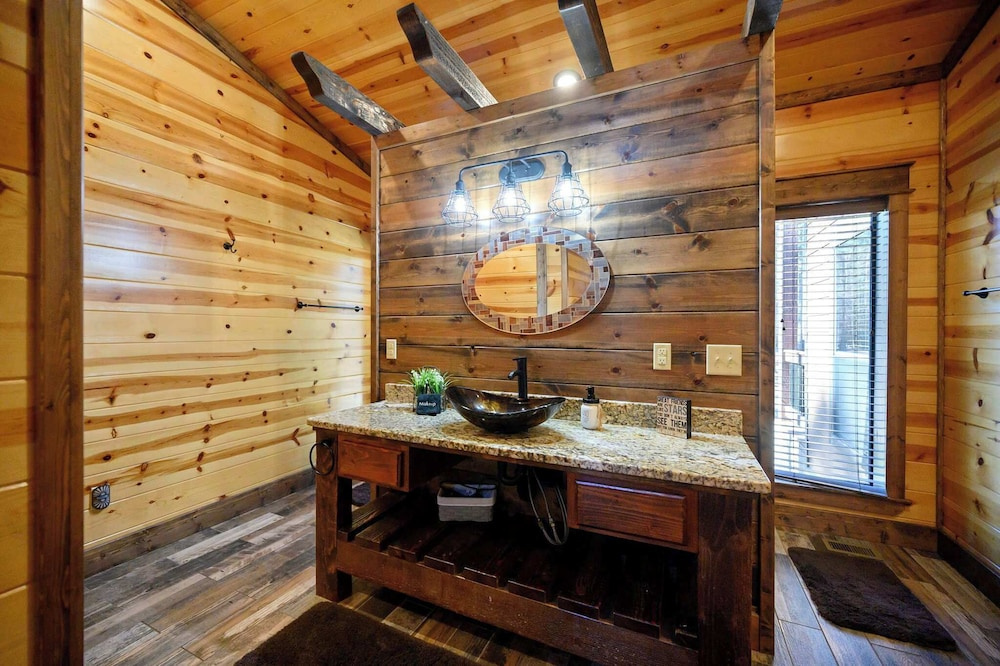 Hoots Hideaway w/ Hot Tub