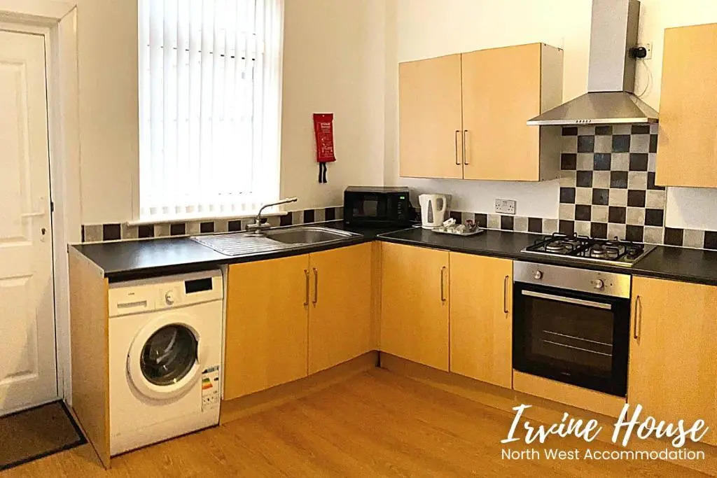 Leigh 2-Bedroom House Near Haydock & Wigan