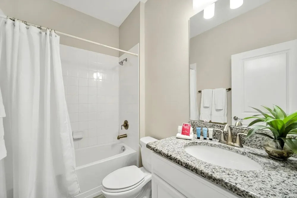 Gorgeous, Modern Home W/private Pool!