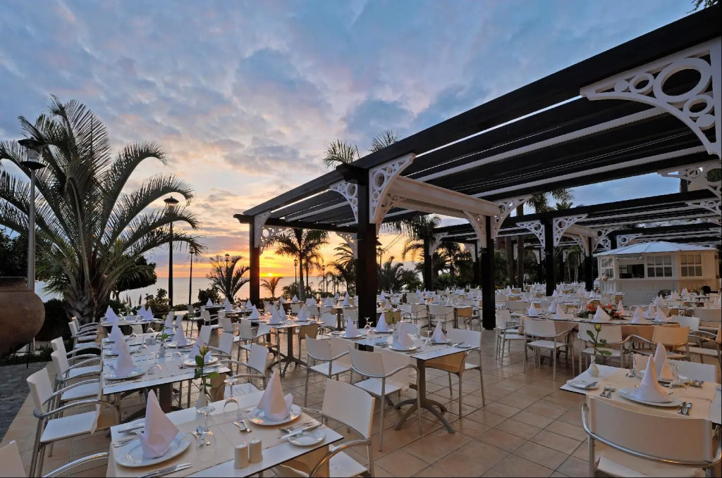 Adrián Hoteles Roca Nivaria