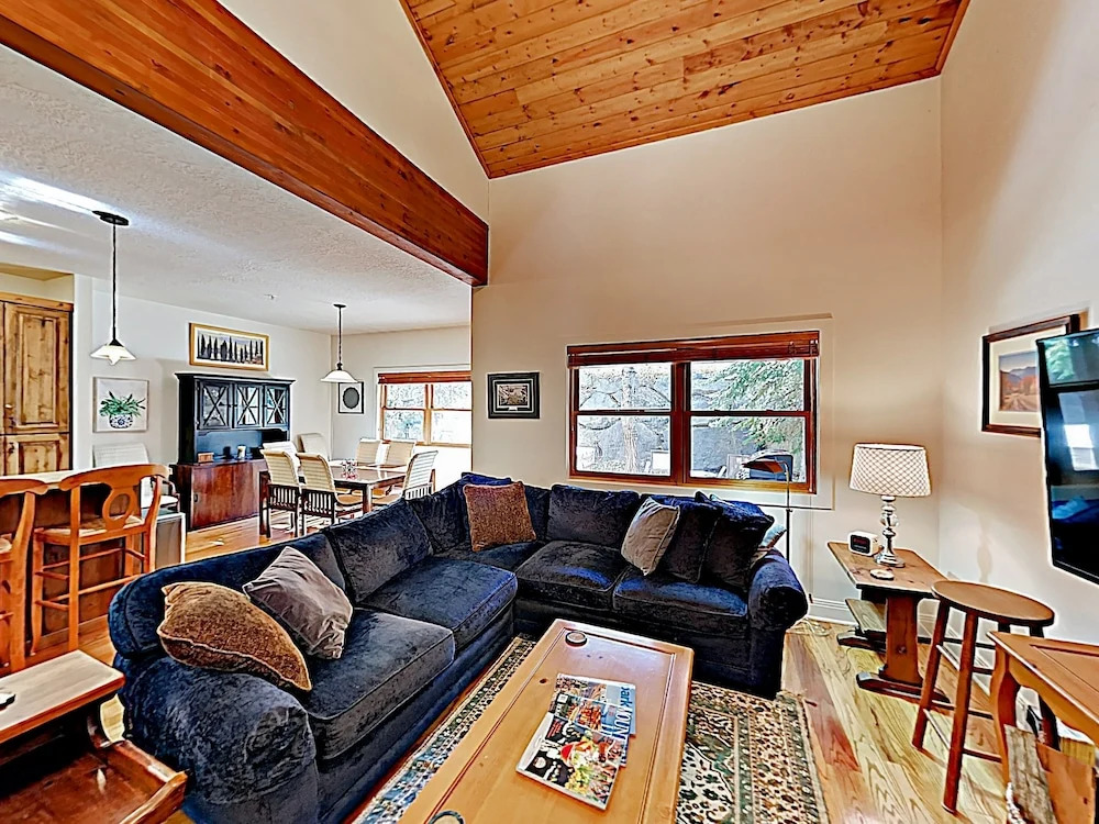 Alpine Haven W/ Private Hot Tub: Near Resorts 3 Bedroom Townhouse