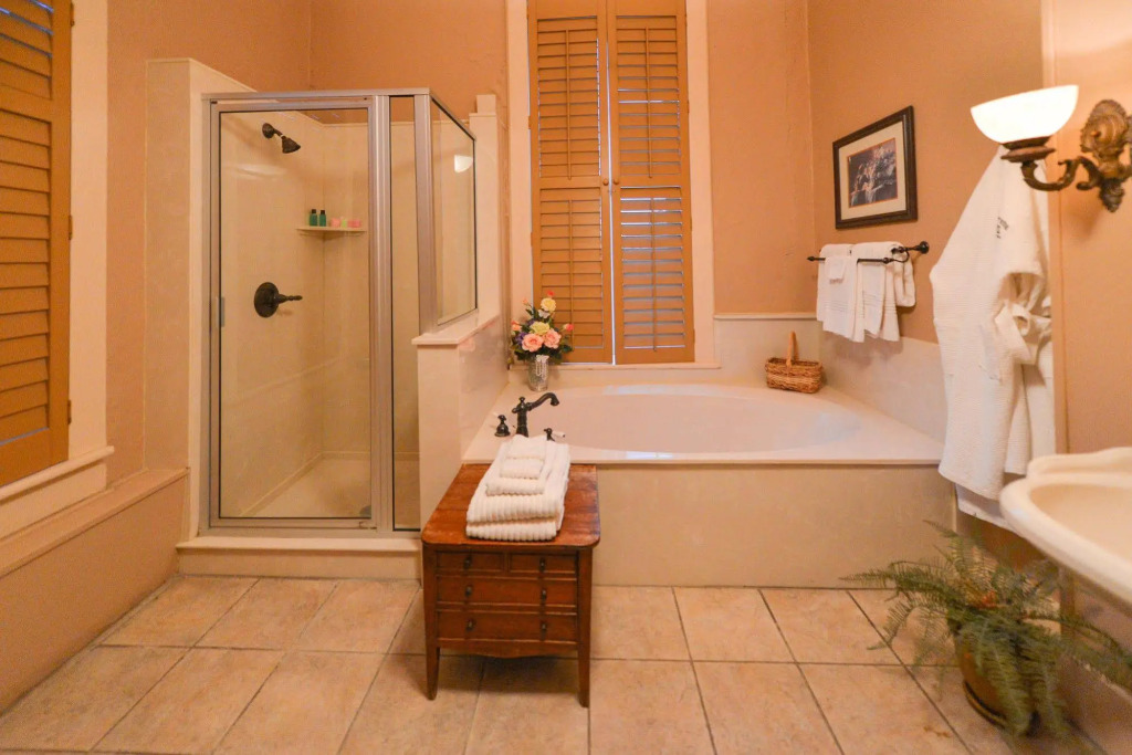 Nutt House Hotel