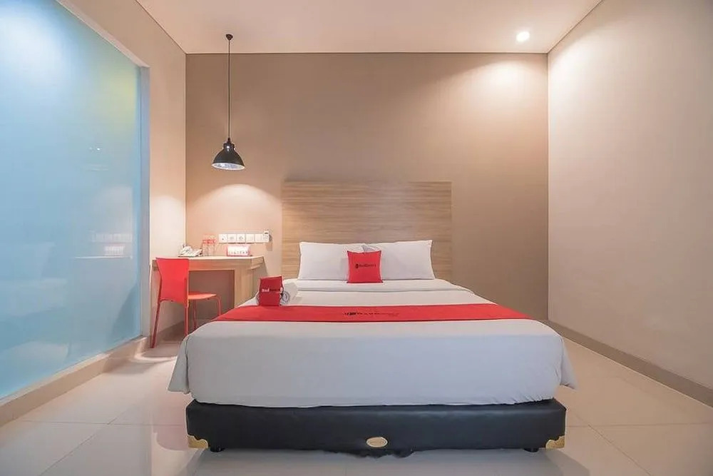 RedDoorz Plus Near Maranatha University 5