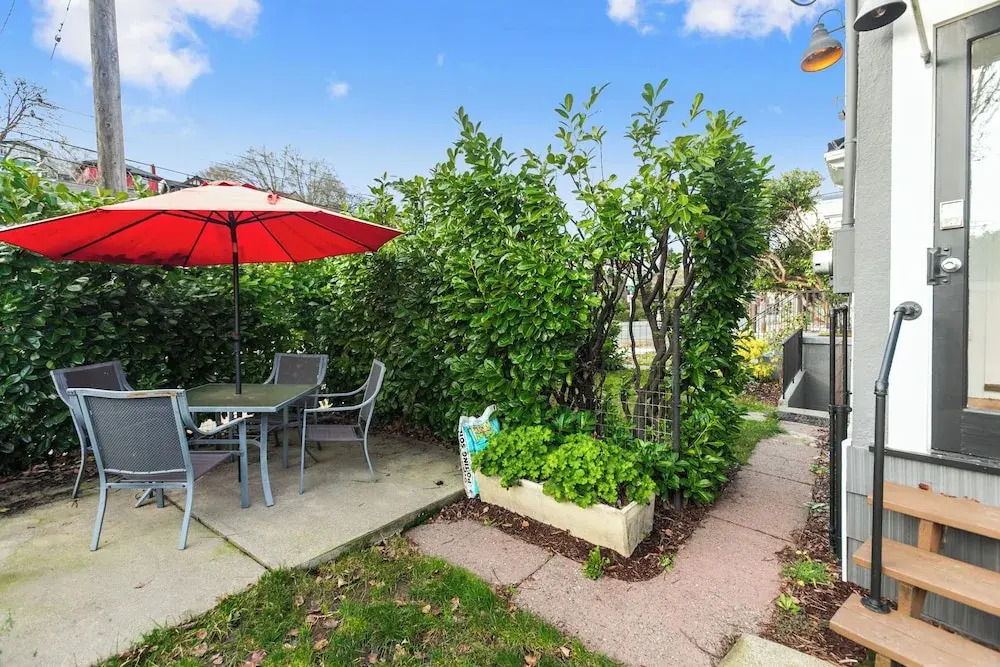 Montlake Hideaway in Spite House