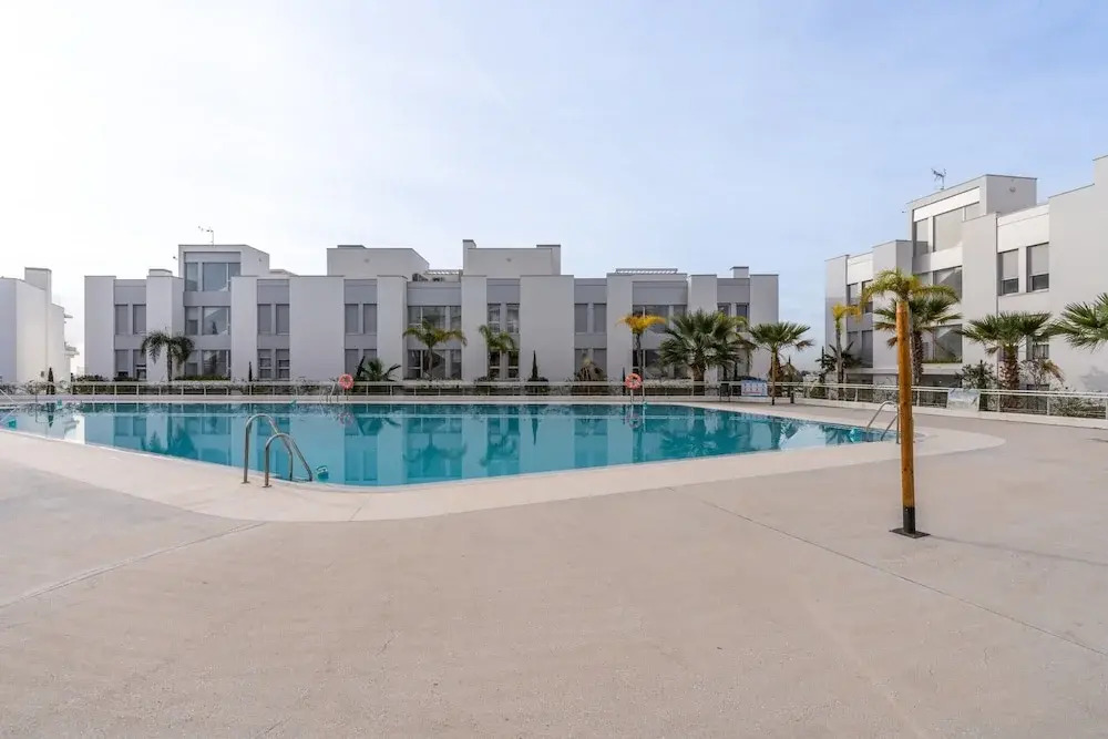 Nice Apartment With Shared Pool