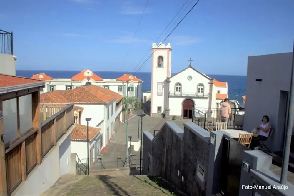 Pdelgada 3-bed House, Sleeps 6, Parking & Sea View