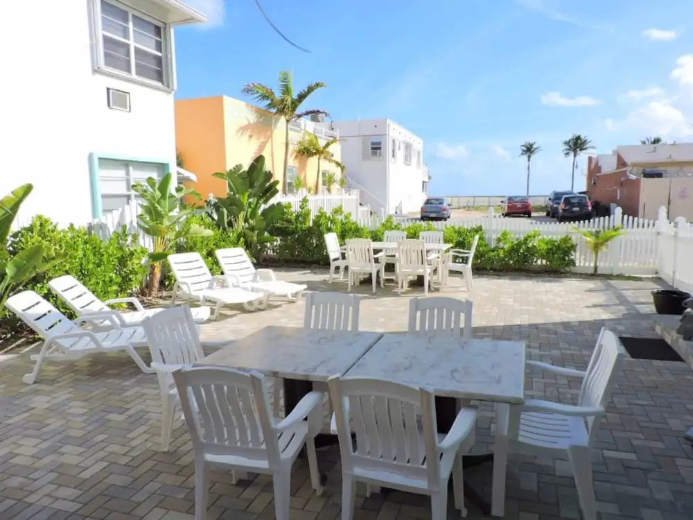 Ocean View 2/1 for 8 1/2 Block to Beach With Patio
