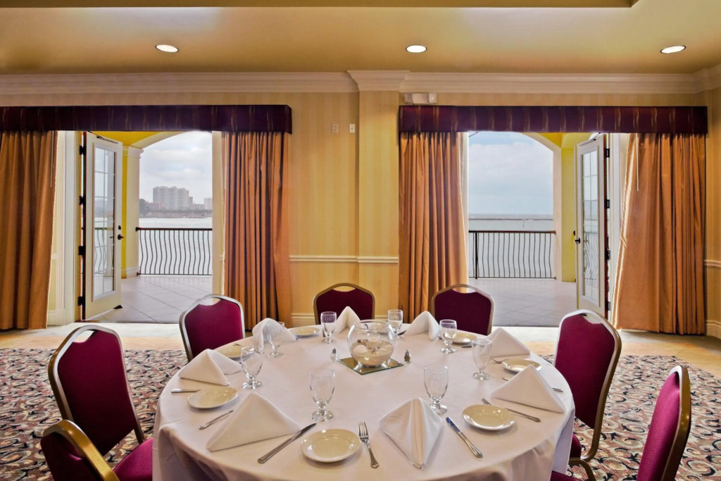 Holiday Inn & Suites Clearwater Beach by IHG