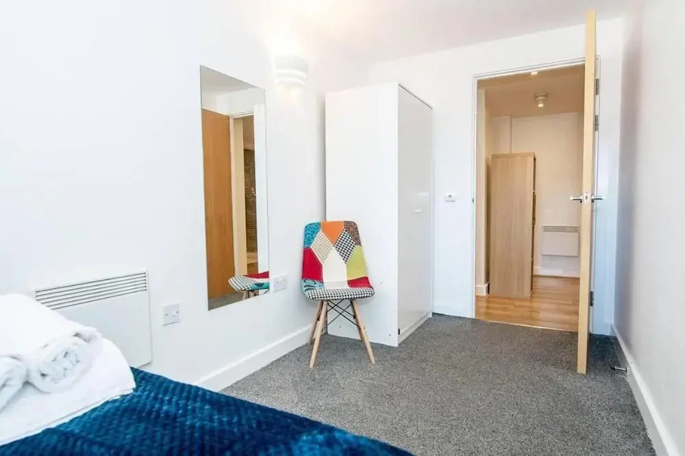 2br-sleeps6-wifi-smarttv-o2academy-ws87