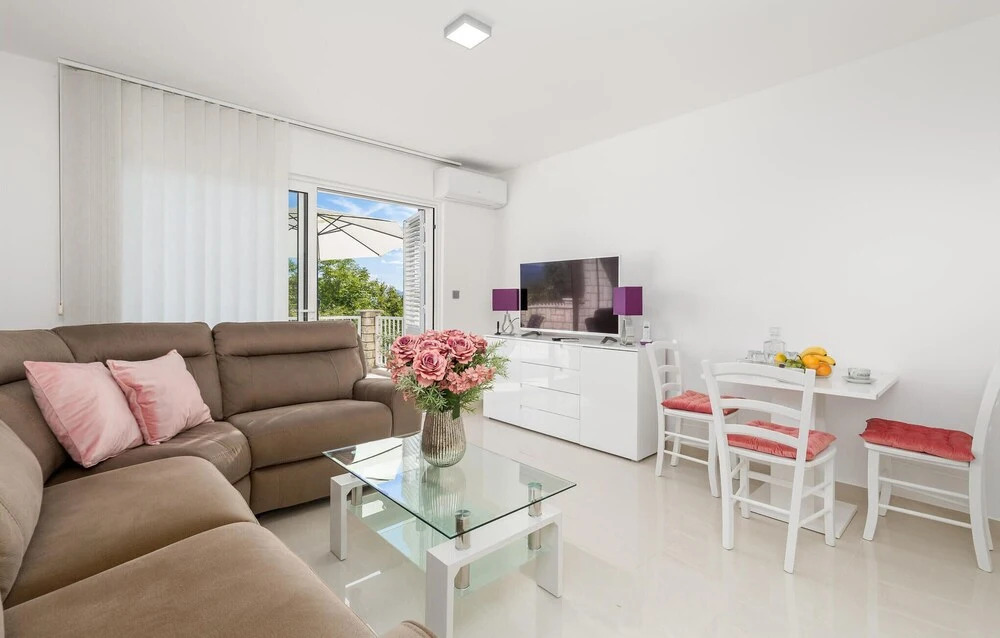 Amazing Home in Veprinac With 4 Bedrooms, Wifi and Outdoor Swimming Pool