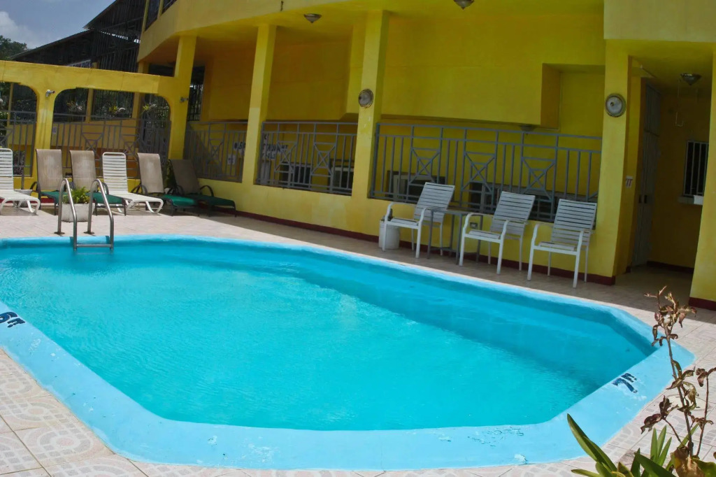 Executive Shaw Park Guest House