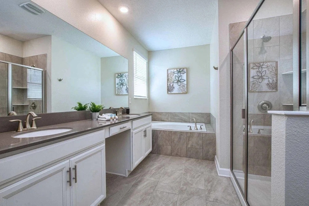 Home Away From Home! 6br, 5.5 BA