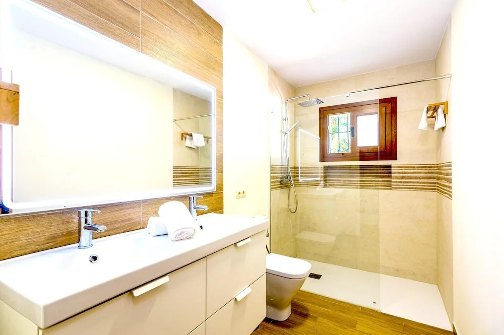 Villa With 5 Bedrooms in Estepona, With Private Pool, Enclosed Garden and Wifi - 500 m From the Beach